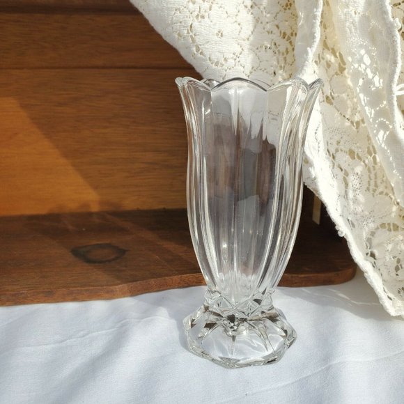 Mikasa Starlight Bud Vase 5" tulip shape clear tapered - Picture 5 of 9